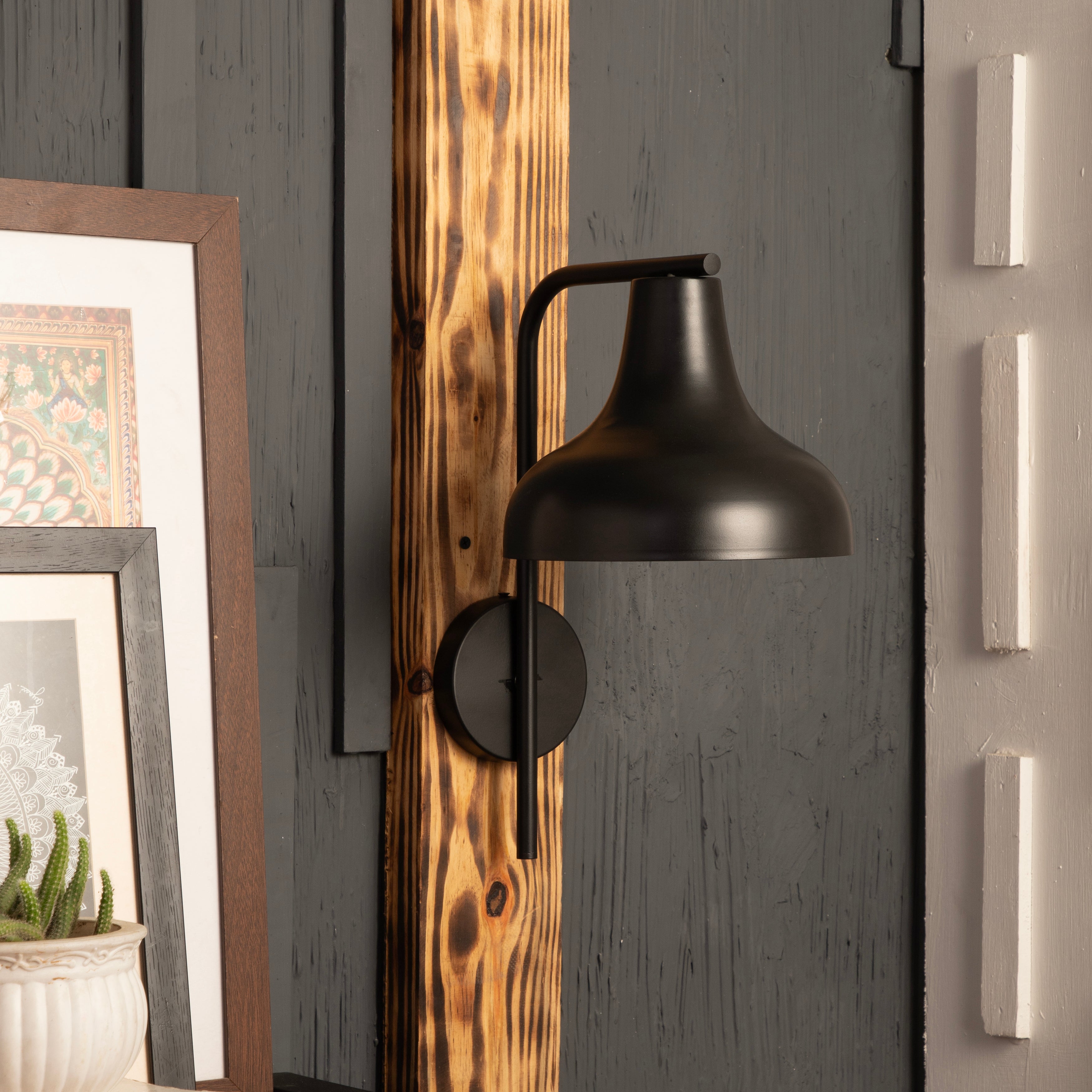 Meubles black wall light by Shoppeefry