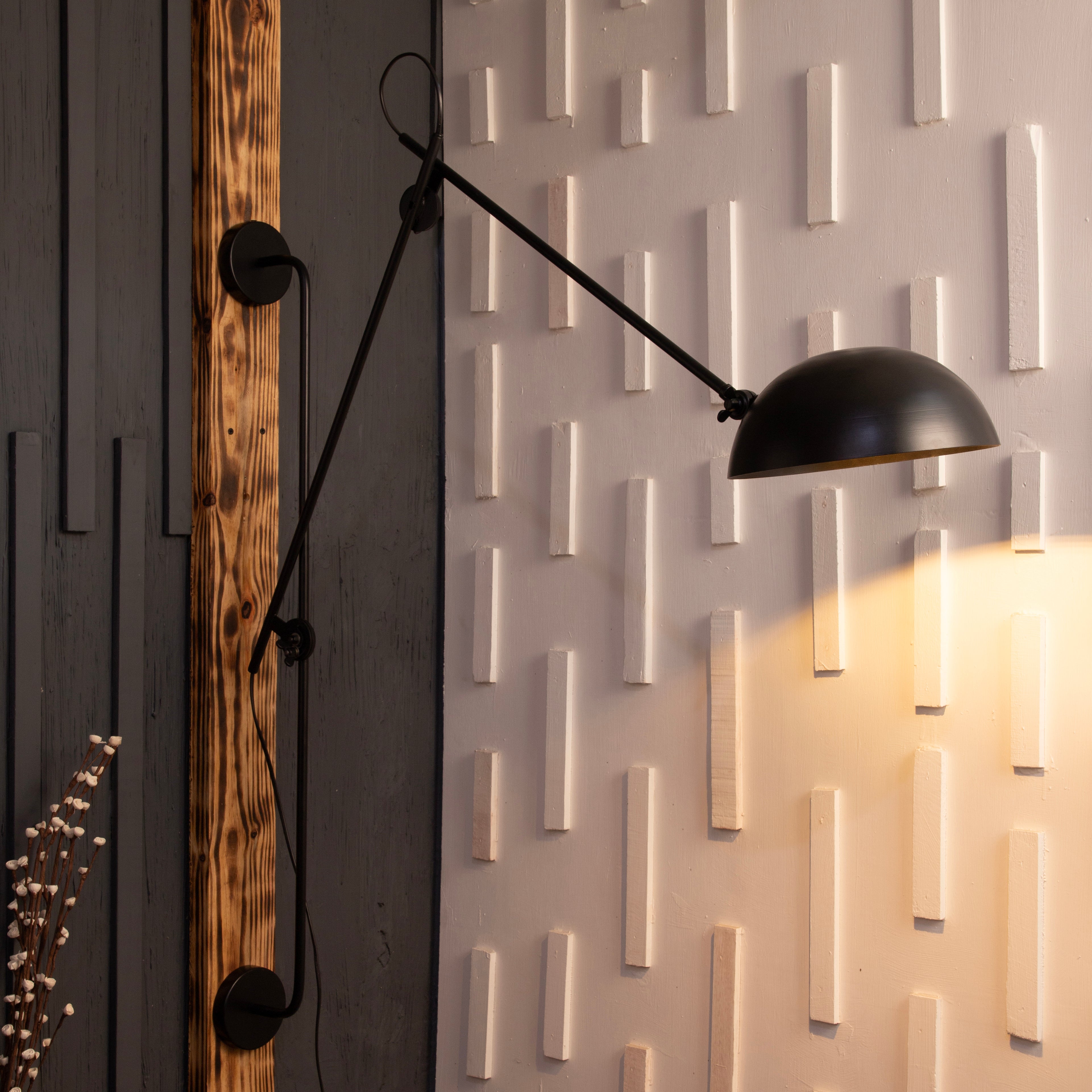 Swivel arm wall light by Shoppeefry