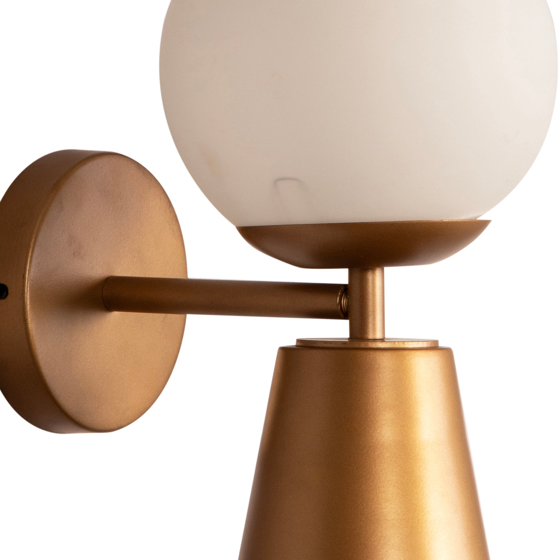 Lark Lzzy Gold Wall Light By Shoppeefry