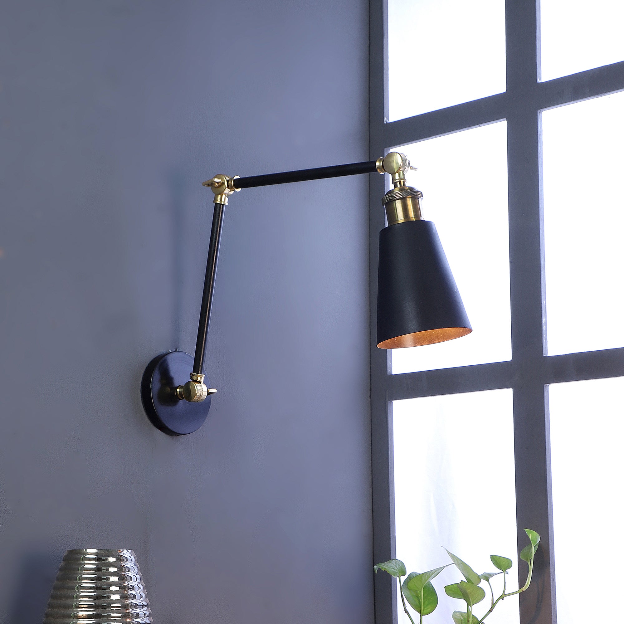 Morden Black Metal Wall Light