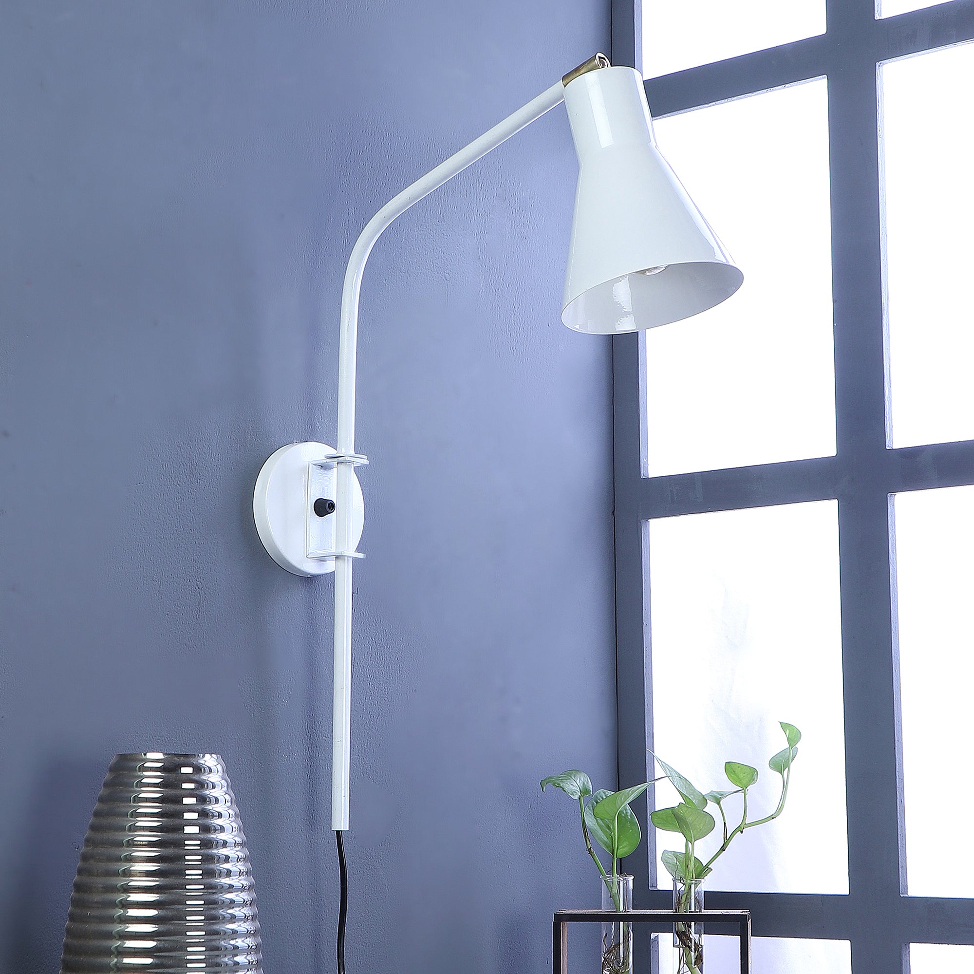 Swing White Metal Wall Light