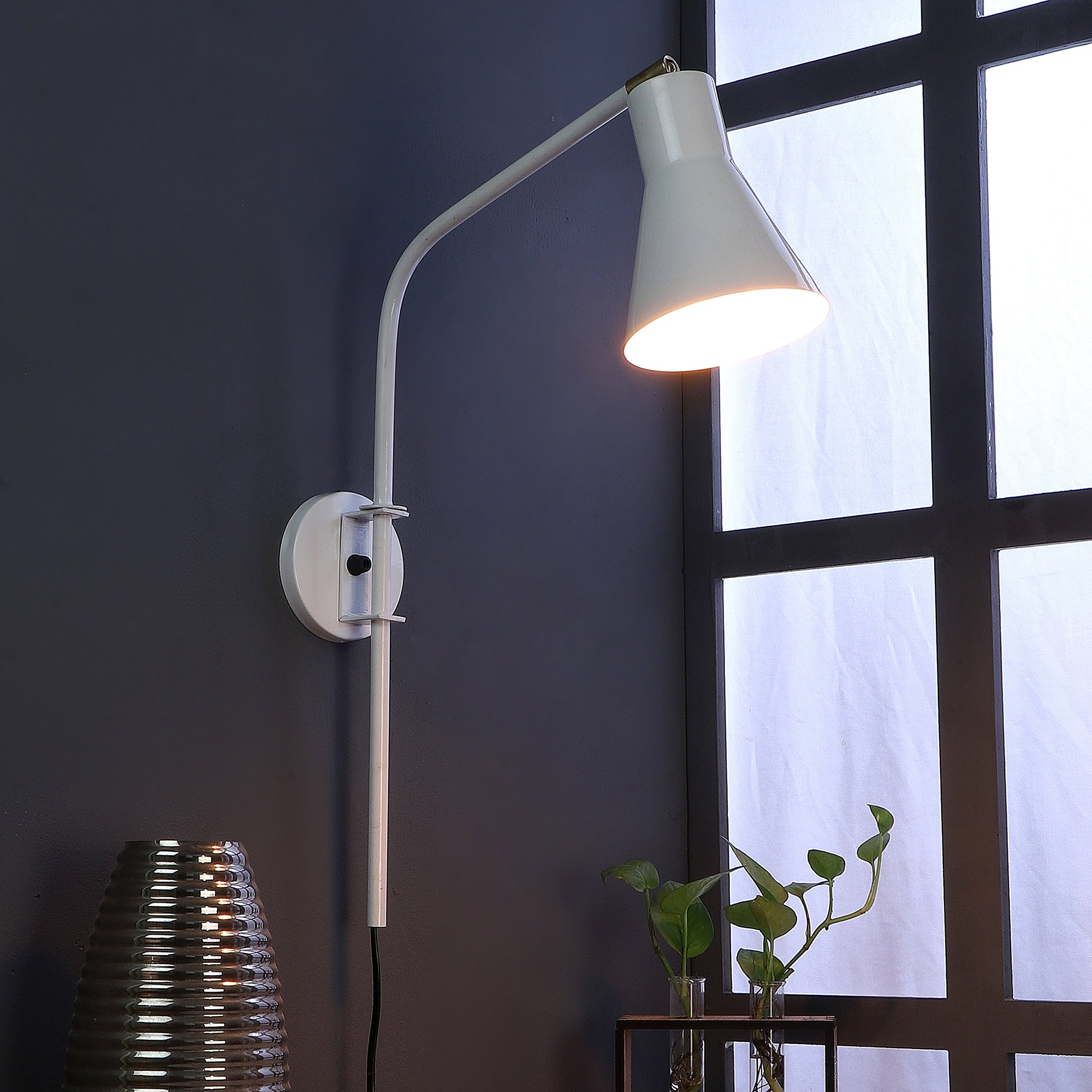 Swing White Metal Wall Light